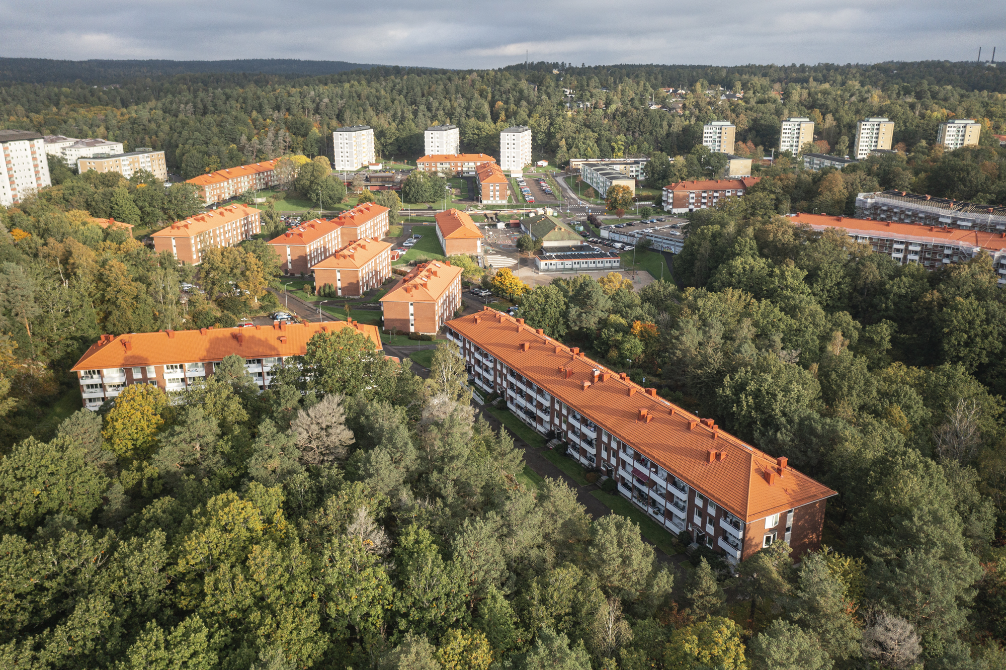 Flygfoto över Uddevallahems fastigheter på Skogslyckan och Unneröd