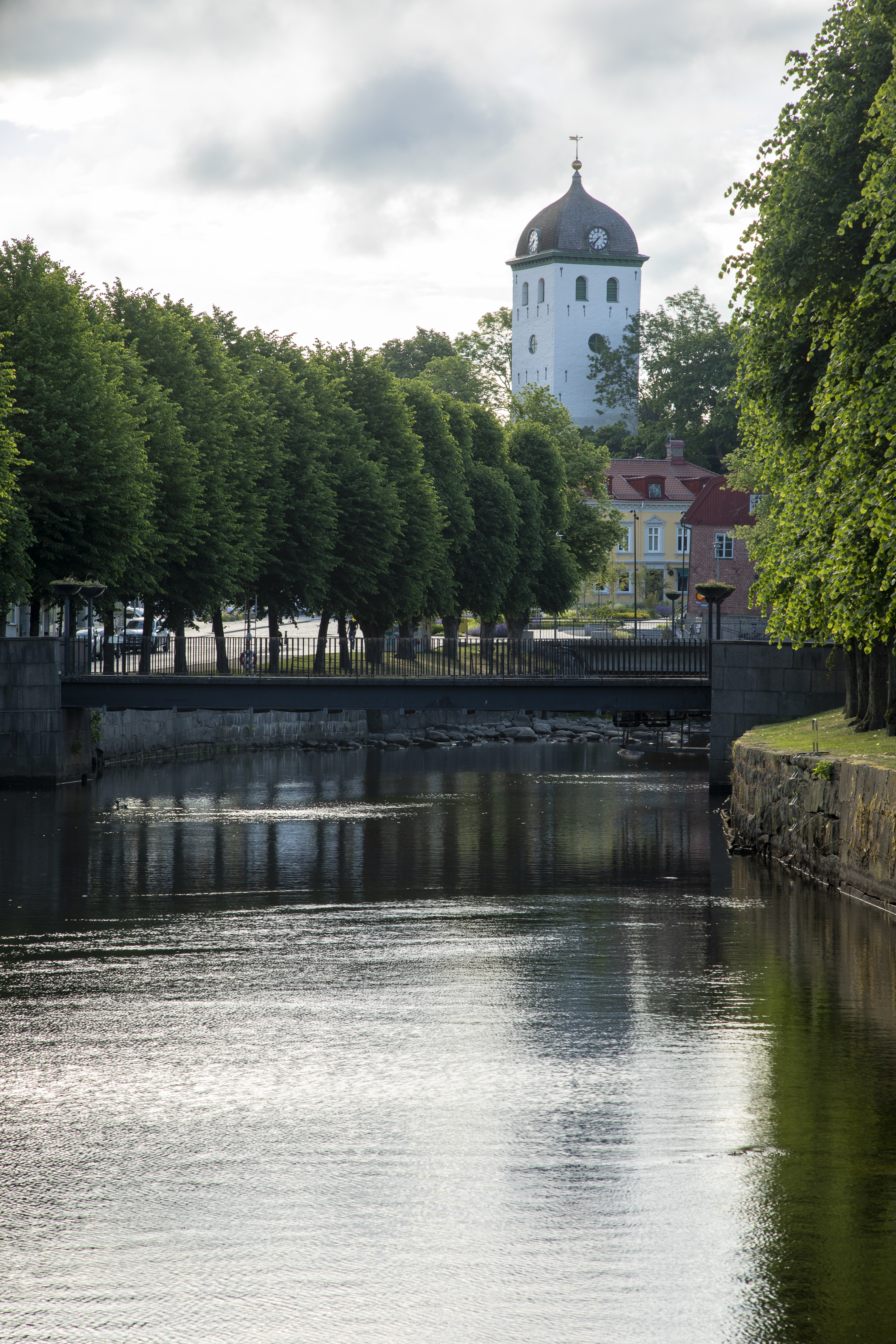 Vy över bäveån i Uddevalla centrum