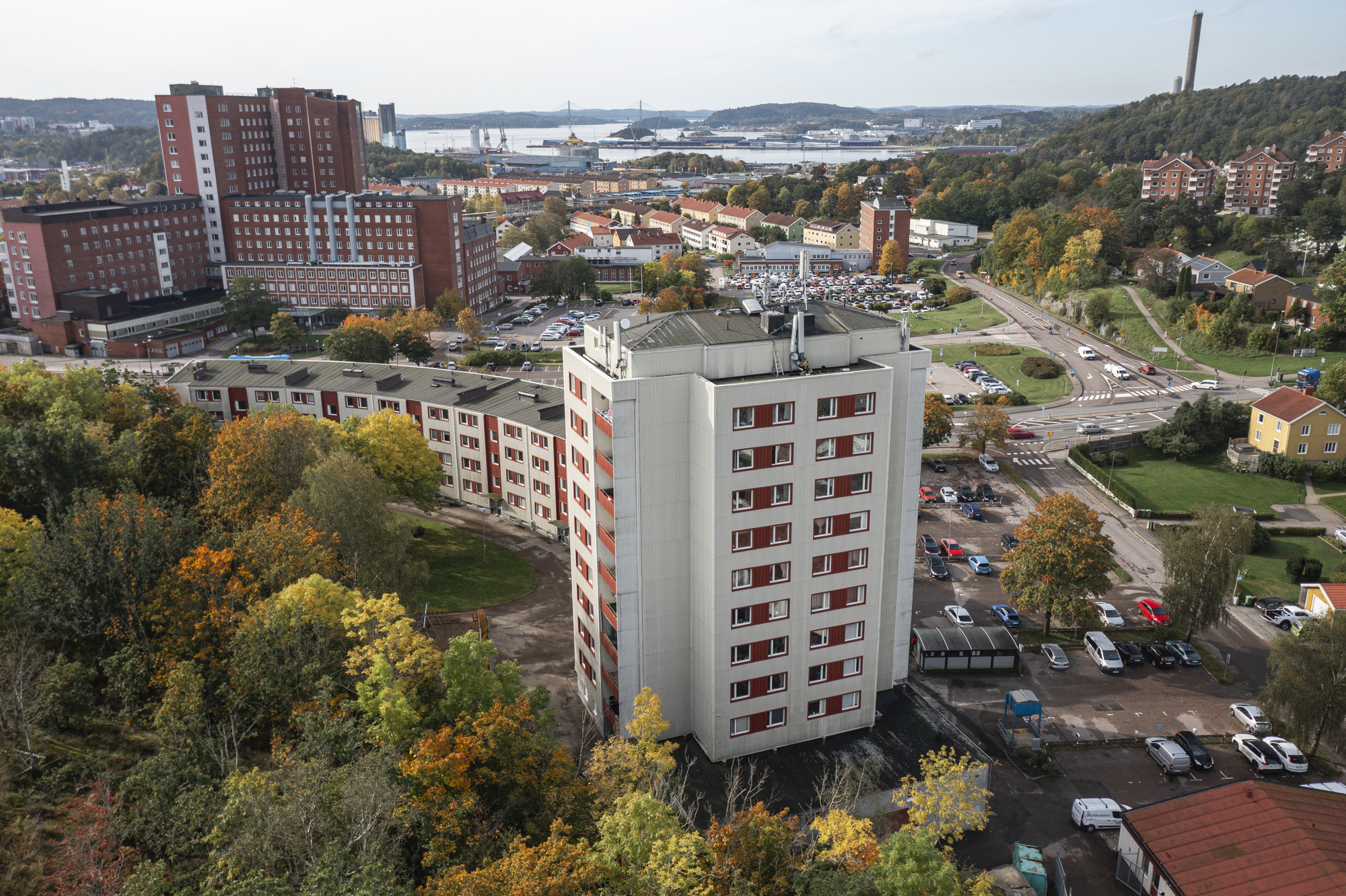 Drönarbild med vy över höghuset Bävedalsvägen 6