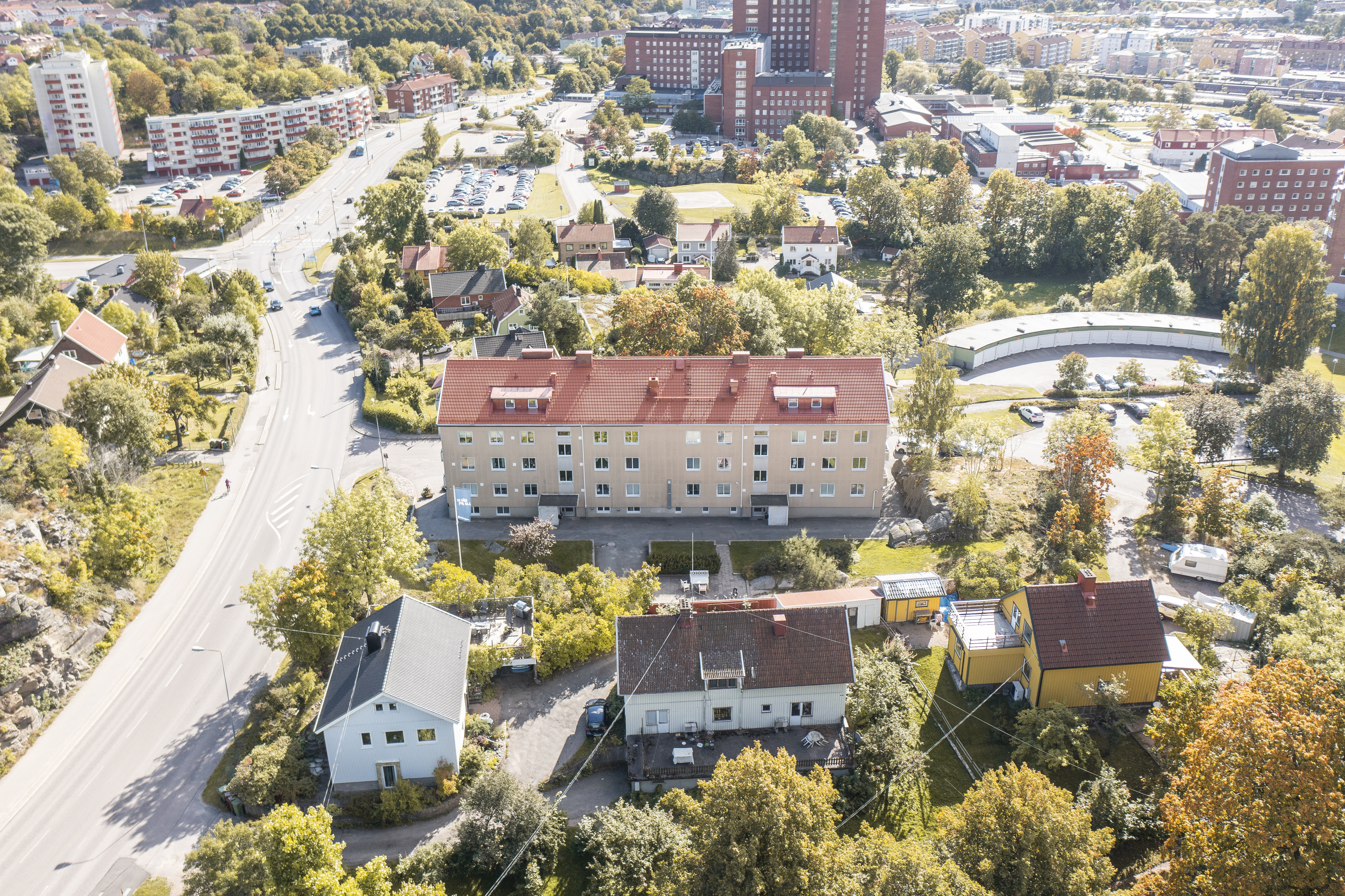 Flygbild över Uddevallahems fastighet på Tallvägen 2-4