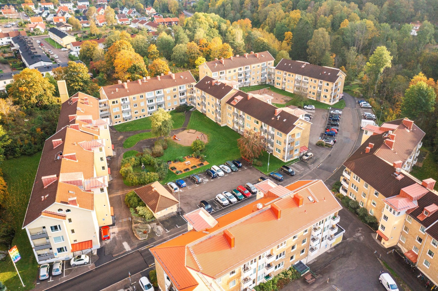 Flygbild på fastigheterna vid adress Järvstigen 1,3 och 5 