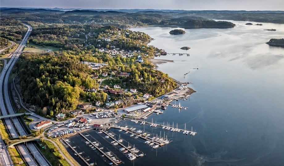 Flygfoto över stadsdelen Lyckorna i Ljungskile